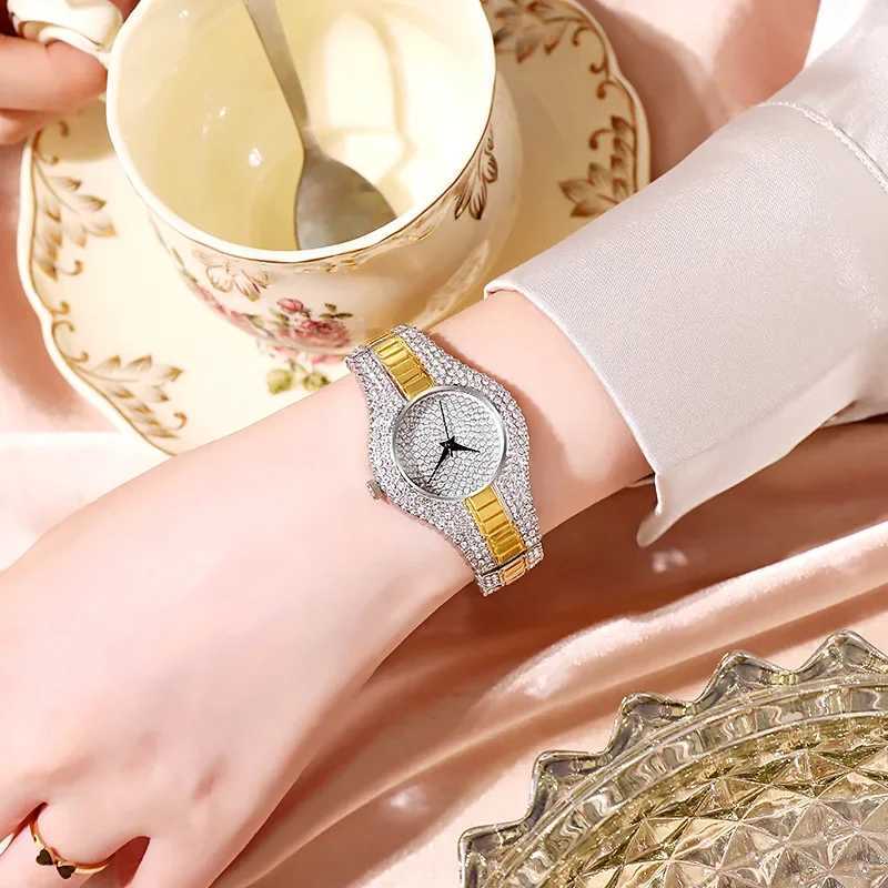New luxury brand Rhinestone Diamond Womens Watch Quartz Bracelet Dress Bracelet Womens Watch Clock Reloj Mujer T250408