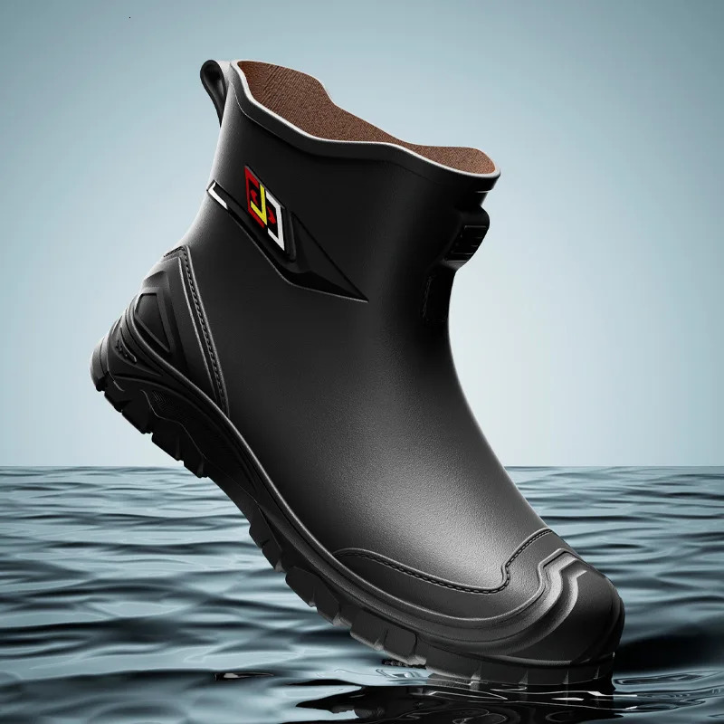 Fashion anti slip mens rain boots waterproof short fashion rain boots outdoor mens water shoes garden hunter shoes 250407