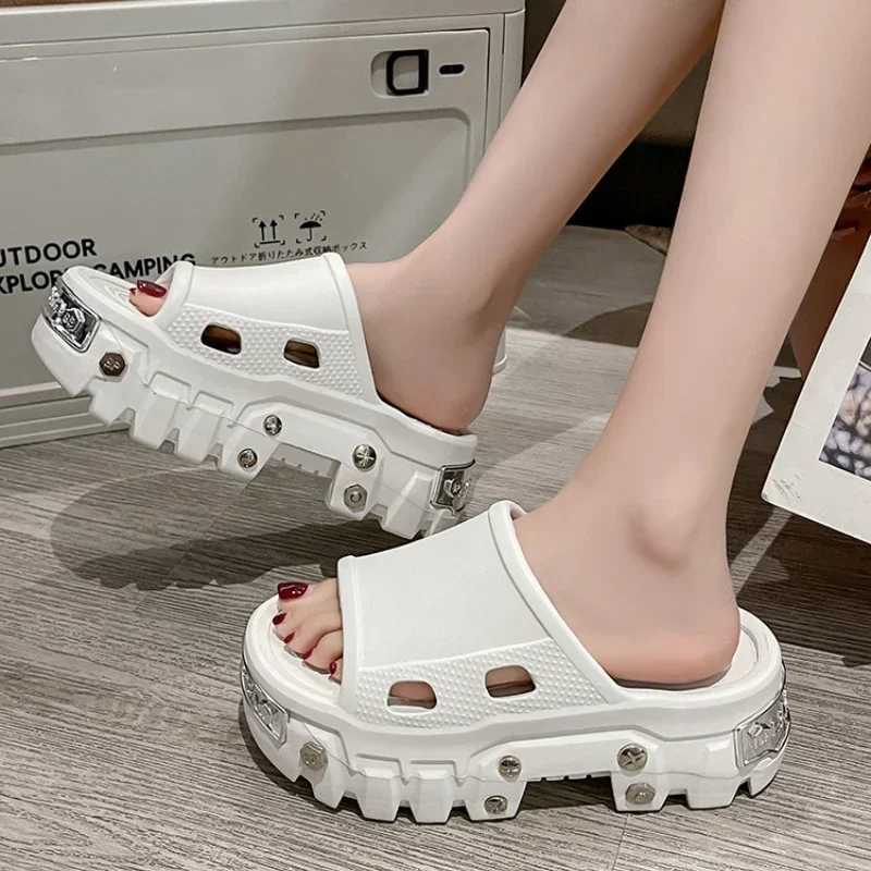 Punk style womens 2025 new arrival soft EVA thick platform slider comfortable garden shoes Fi beach sandalsXJ250407