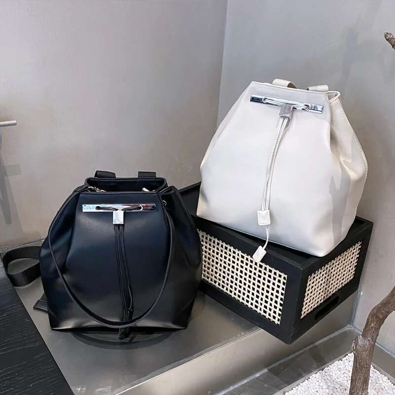 2025 New Vintage Leather Bucket For Women Designer Handbag And Purse Wdrawstring Adjustable Crossbody Shoulder Bag