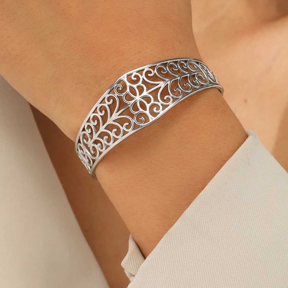 Stainl steel bracelet High-end vintage texture European and hollow carved wers Fine bracelet For Wen JewelryC250408