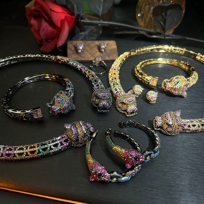 High end Full Zircon Cheetah Four piece Jewelry Set Heavy Industry Full Zircon Hot Selling Necklace Ears