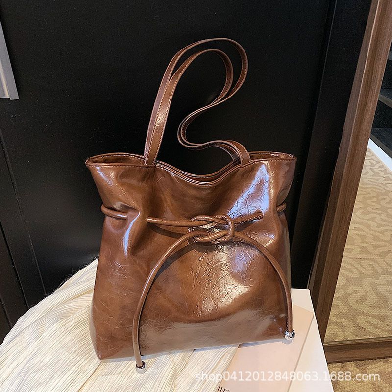 Korean lazy style large capacity tote for women 2025 new strap bow pleated oil wax leather shoulder bag ddmythur