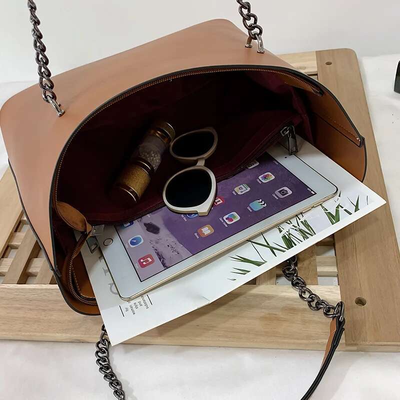 Vintage PU Leather Tote Women New Popular Chains Shoulder Large Capacity Handbag Female Shopping Handle Bag Lady Purse