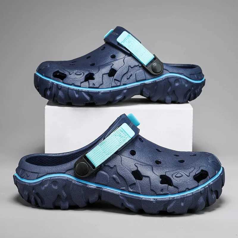 New Arrival Mens summer shoes mens perforated sandals hollow breathable flip sandals fashionable beach slippers large-sized 47 T250407