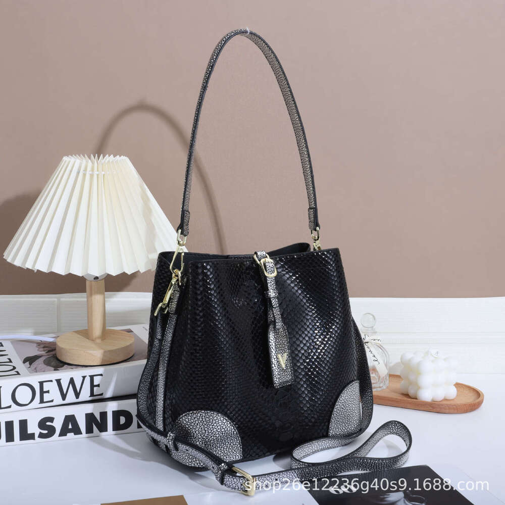 Siweiya Thinking Ya Women's 2022 Autumn/Winter New Style 7765 Single Shoulder Snake Pattern Bucket Crossbody Bag