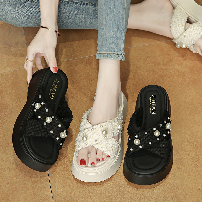 2025 New Summer Sandals and Slippers Designer Women's Sandals Trendy Casual Beach Sandals1