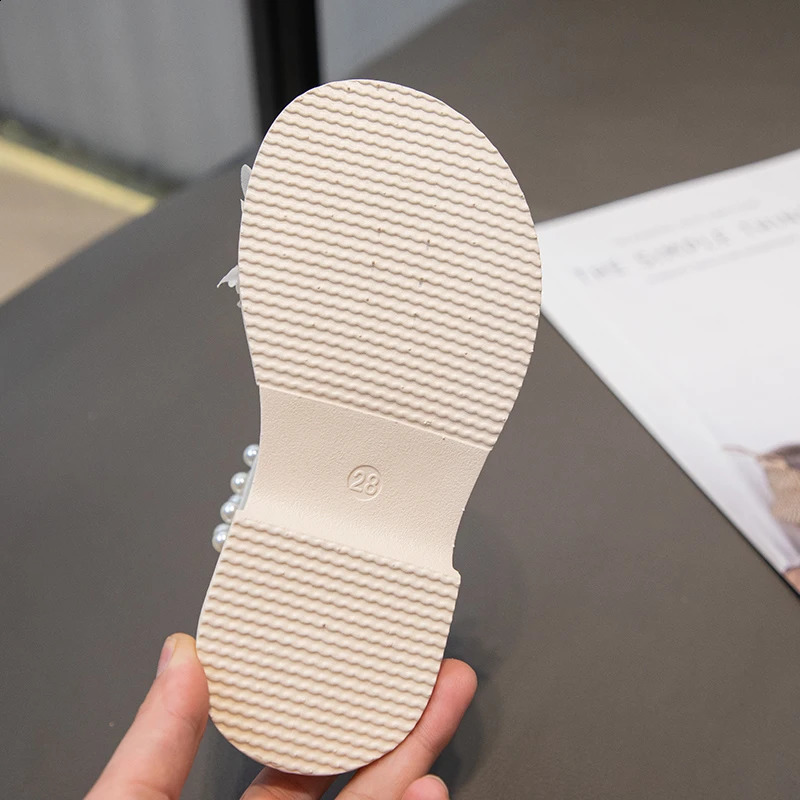 2025 Cute Toddler Girl Sandals Big Kids Girl Summer Sandals Fashionable Pearl Simulated Flower Decorated Sandals Slipper 250408