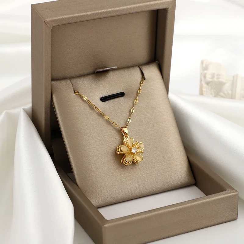 360 rotatable decompression five petal flower pendant necklace birthday gift family gift accessories Y250408