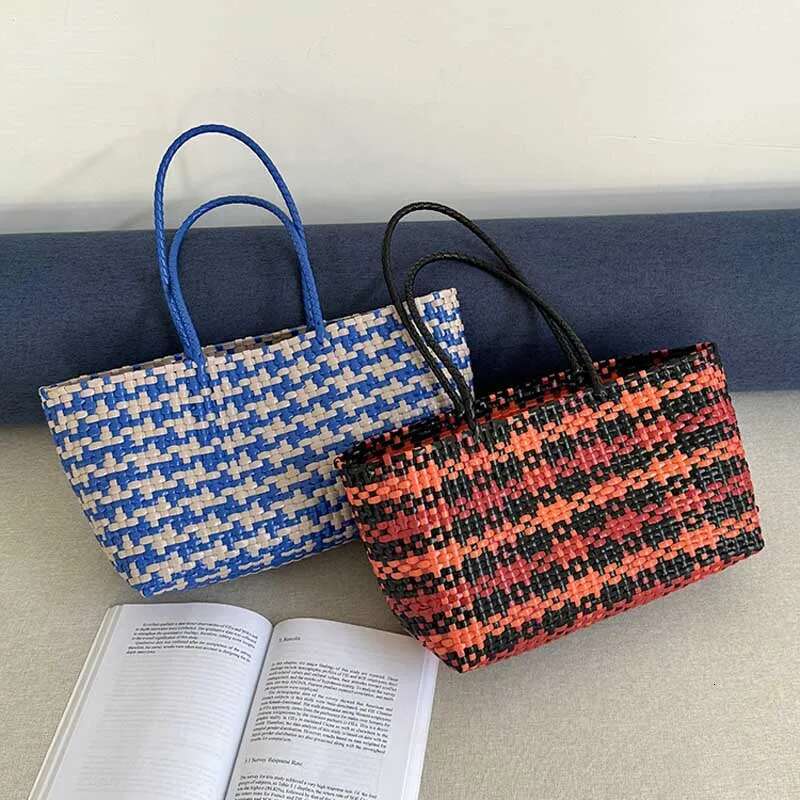 Free Shipping New Outdoor Women's Designer Bag Beach Vacation Woven Beach Bag Tote Bag Tote Bag Large Capacity Shoulder Bag Grid Vegetable Basket