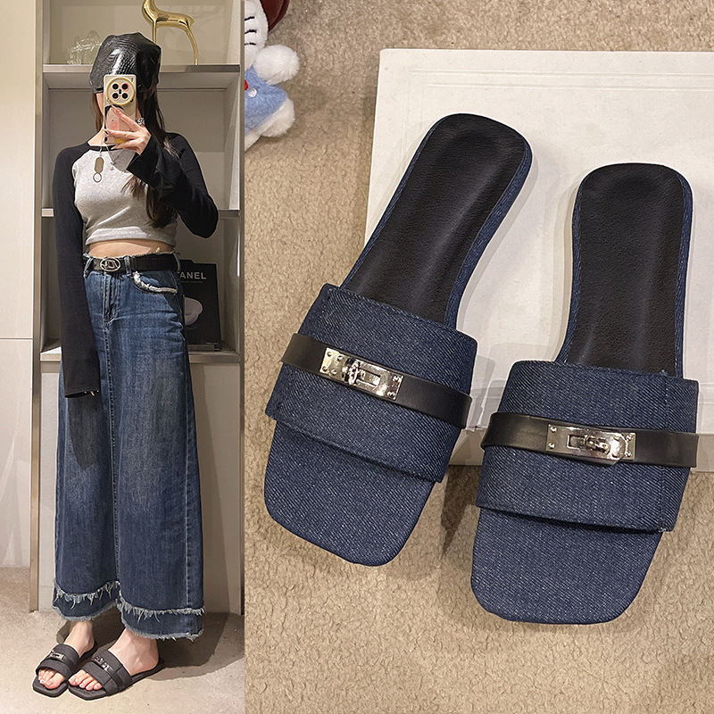 Ladies 2025 summer new fashion casual everything good looking flip-flops wear French flat sandals holiday fashion sandals beach shoes
