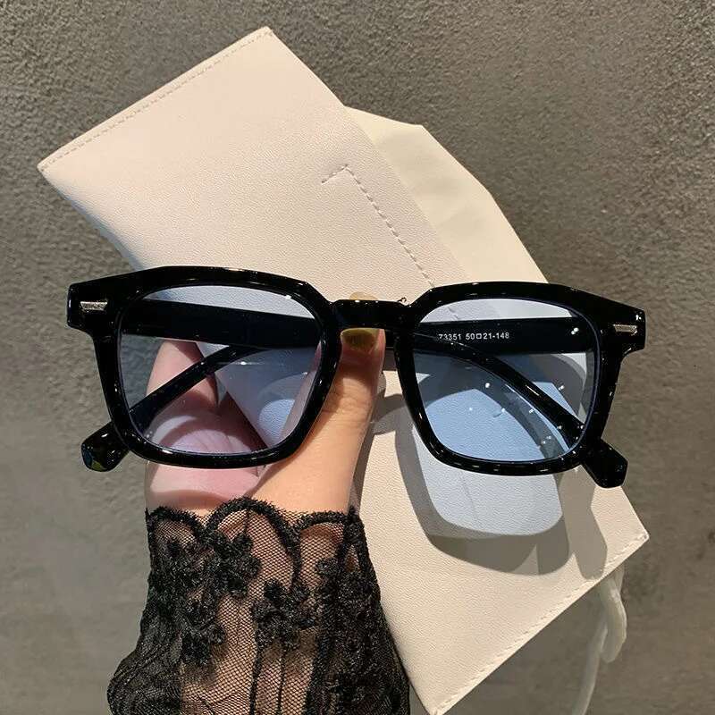 Square Vintage Sunglasses Woman Brand Designer Retro Sun Glasses Female Fashion Rivet Red Blue Mirror Style Oculos De Sol