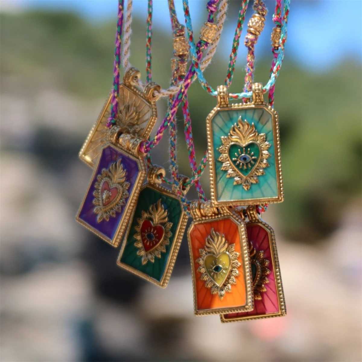 Fashionable and simple colored heart tarot card pendant necklace womens collarbone chain gold-plated and color preservingC250407