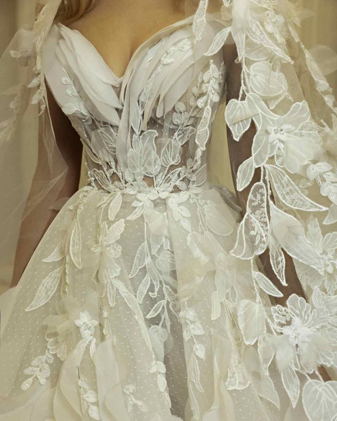 3 Meters Graceful White Ivory Wedding Veils With 3D Floral Appliques Long Lace Edge Bridal Head Veil with Comb For Marriage Bride Women's Accesso