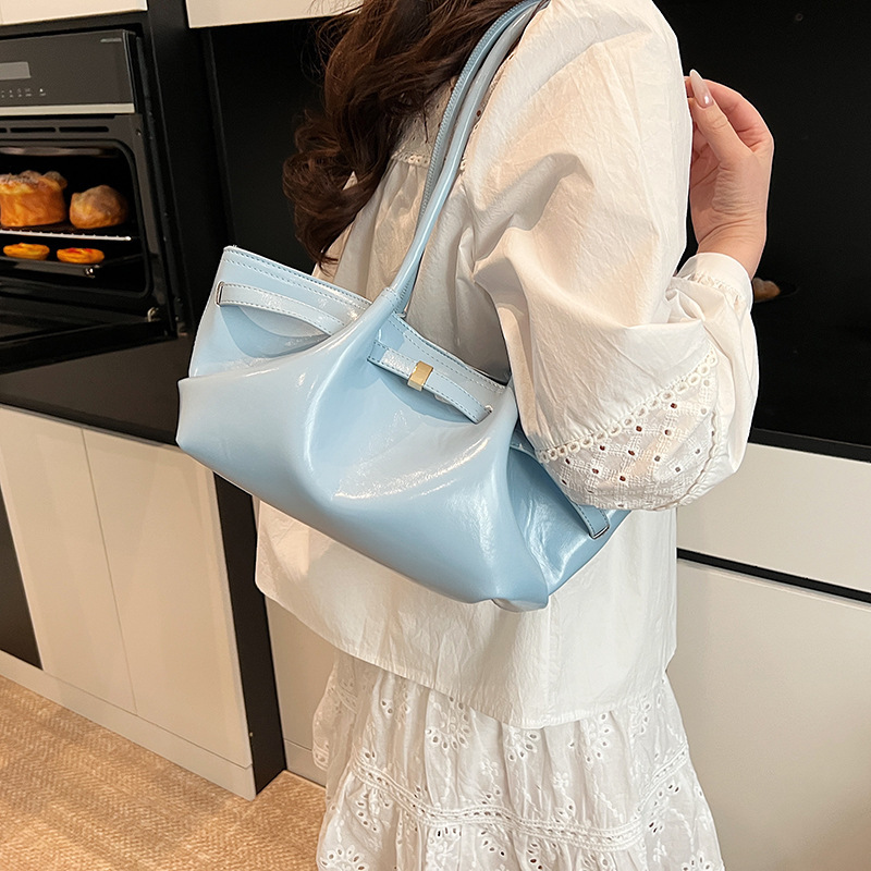 2025S New Model Designer Large Capacity For Women S Spring And Summer Versatile New Casual Niche Single Shoulder Armpit Pleated Commuting Tote Bag Tot