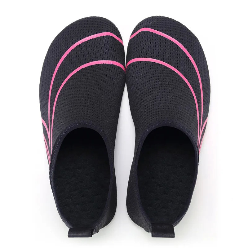 Quick-drying Men Aqua Shoes Lightweight Women Water Shoes Soft Couple Beach Shoes Summer Anti-slip Casual Sneakers Flexible 250408