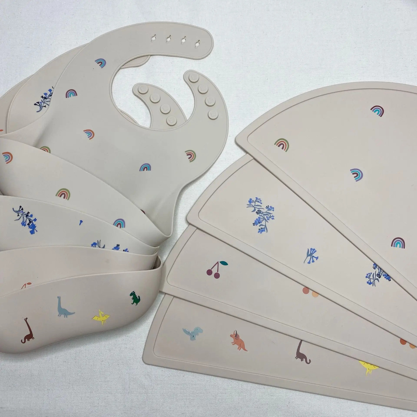 1Pcs Silicone Bibs For Kids Baby Waterproof Feeding Tableware Waterproff Baby Adjustable Bibs For Toddler Breakfast Feedings 250408