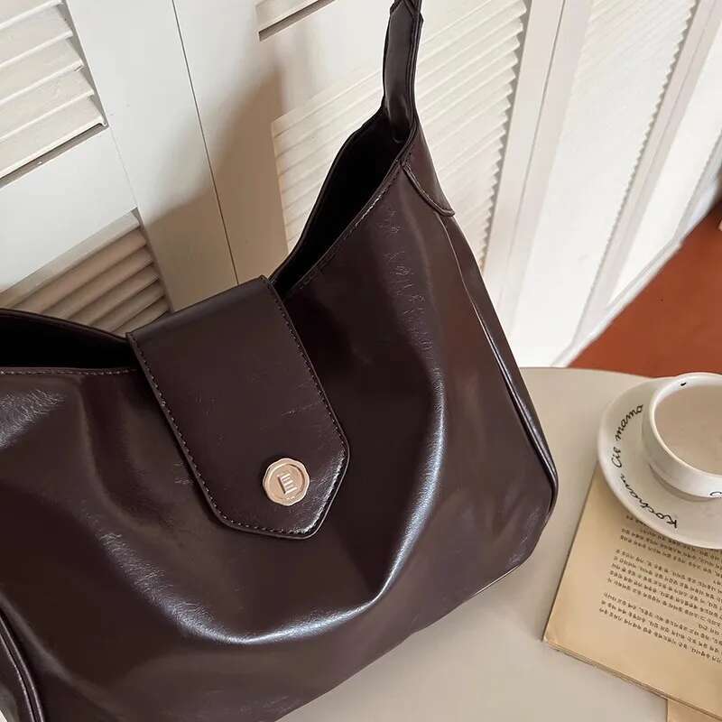 Autumn Women Retro Style Shoulder Tote Bags With Large Capacity Female New Fashion High Quality Handbag For Crossbody Carrying