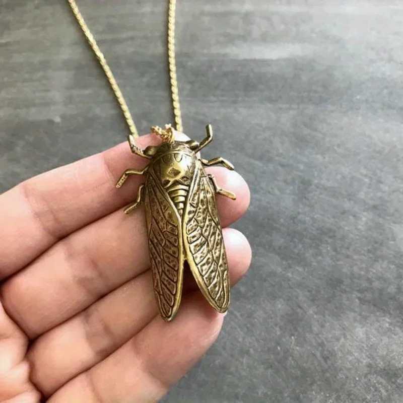 Fashion Retro Insect Cicada Pendant Necklace Metal Unisex Mens Halloween Party Jewelry Gift AccessoriesC250407