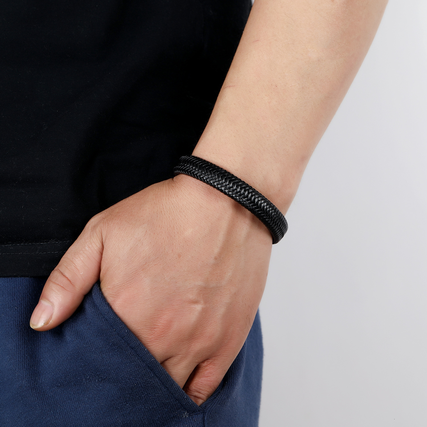 Stainless steel woven leather high-end black magnetic buckle bracelet, gift for friend boyfriend