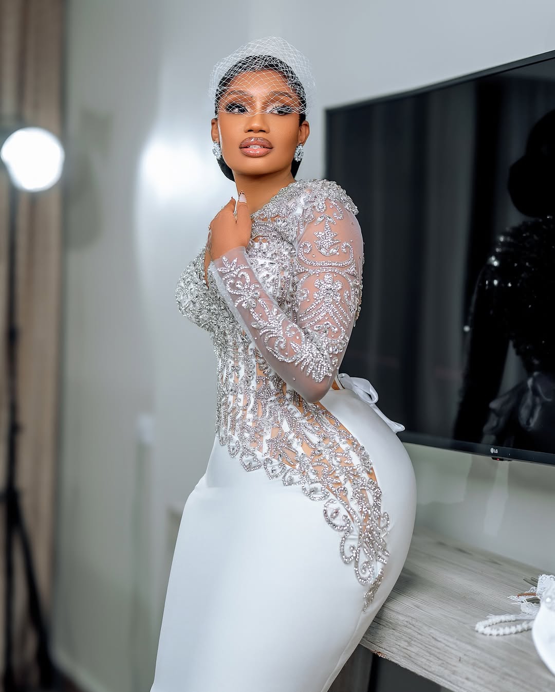 Gorgeous V Neck Wedding Dresses Rhinestone Bridal Gowns Long Sleeves Ruffle Flowers Princess Mermaid Customized Vestidos De Novia Plus Size