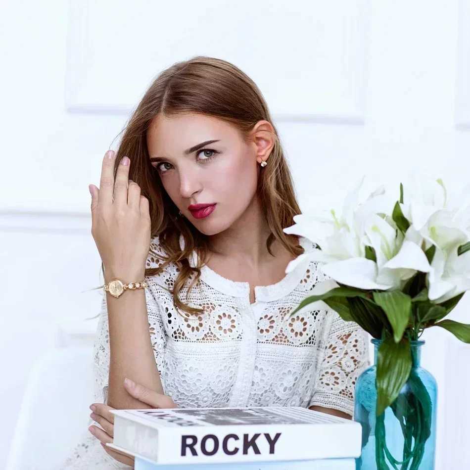 Top Brand Womens Watch Fashion 2024 Geneva Designer Womens Watch Luxury Brand Womens Watch Gold WatchT250408