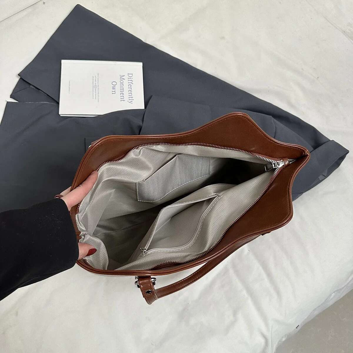 LEFTSIDE Large PU Leather Tote Bags For Women 2024 Winter Y2k New Trend Retro Female Fashion Shoulder Bag Handbags With Purses