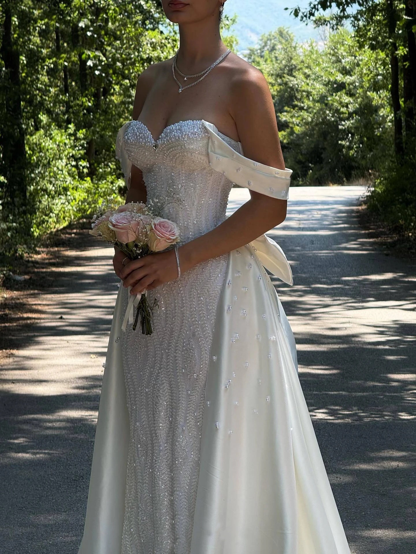 Fashion Pearls Sequins Wedding Dresses Off Shoulder Meramid Bridal Gowns with Overskirts Bow Princess Customized Vestidos De Novia Plus Size