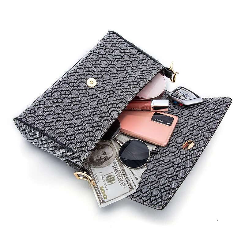 Vintage Classic Style Elegant Handbag Fashionable, Simple, Exquisite, Versatile Letter Printed Women's Shoulder Bag