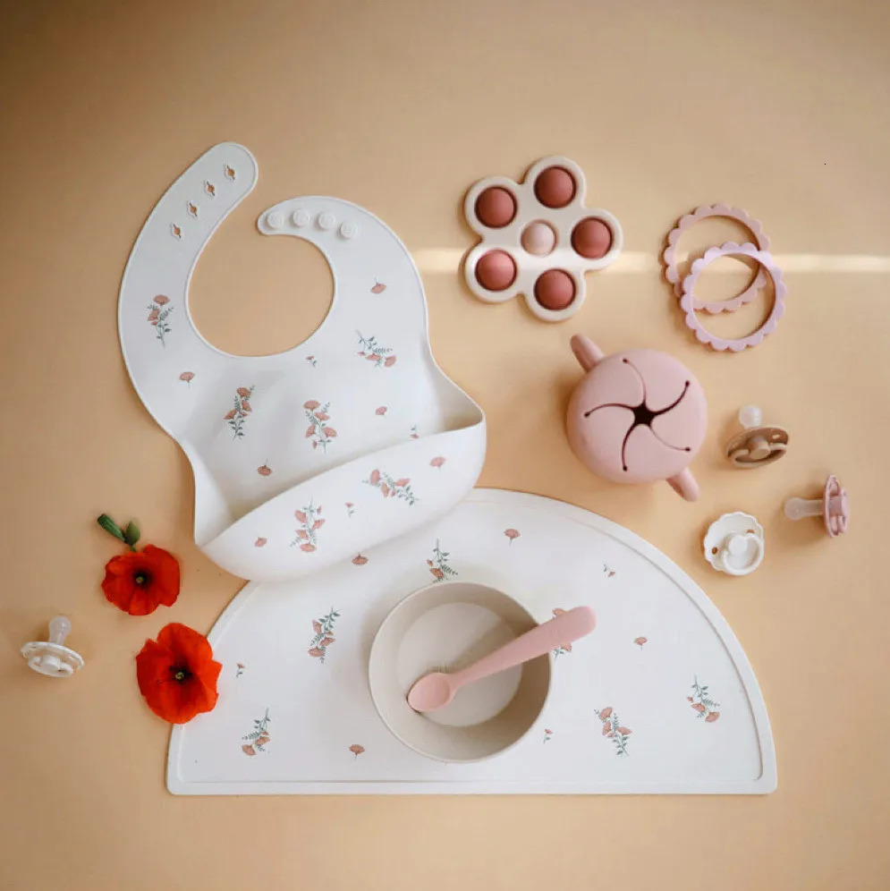 1PCS Baby Bibs Baby Flower Plate Animal Print Childrens Bibs Girls Boys Adjustable Soft Silicone Bibs Baby Feeding Supplies 250408