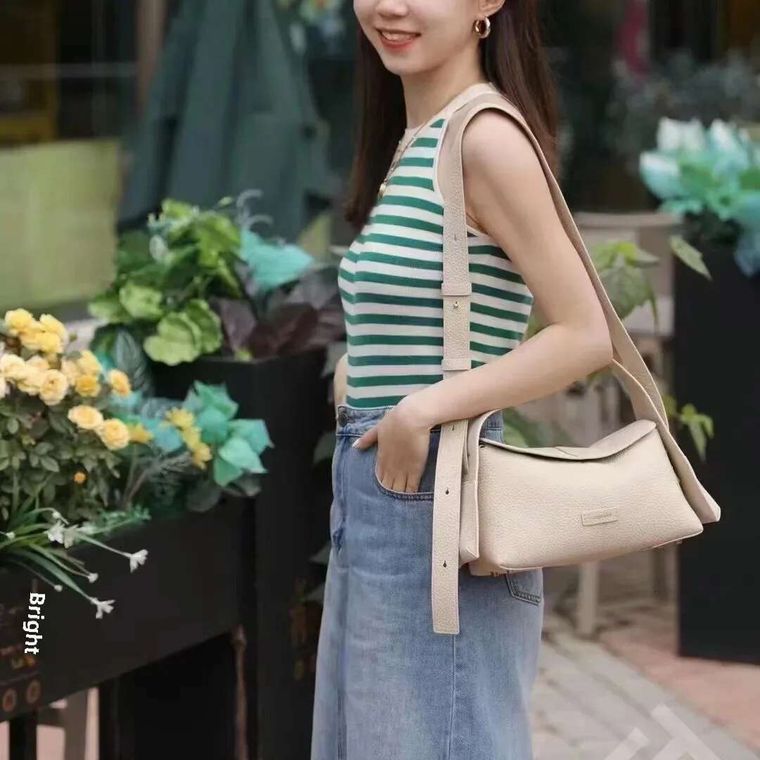 Song House Roof Hanging Ear Series Mont Designer New Cow Leather Commuting Handbag Crossbody Hobo Bag For Fashion Lovers