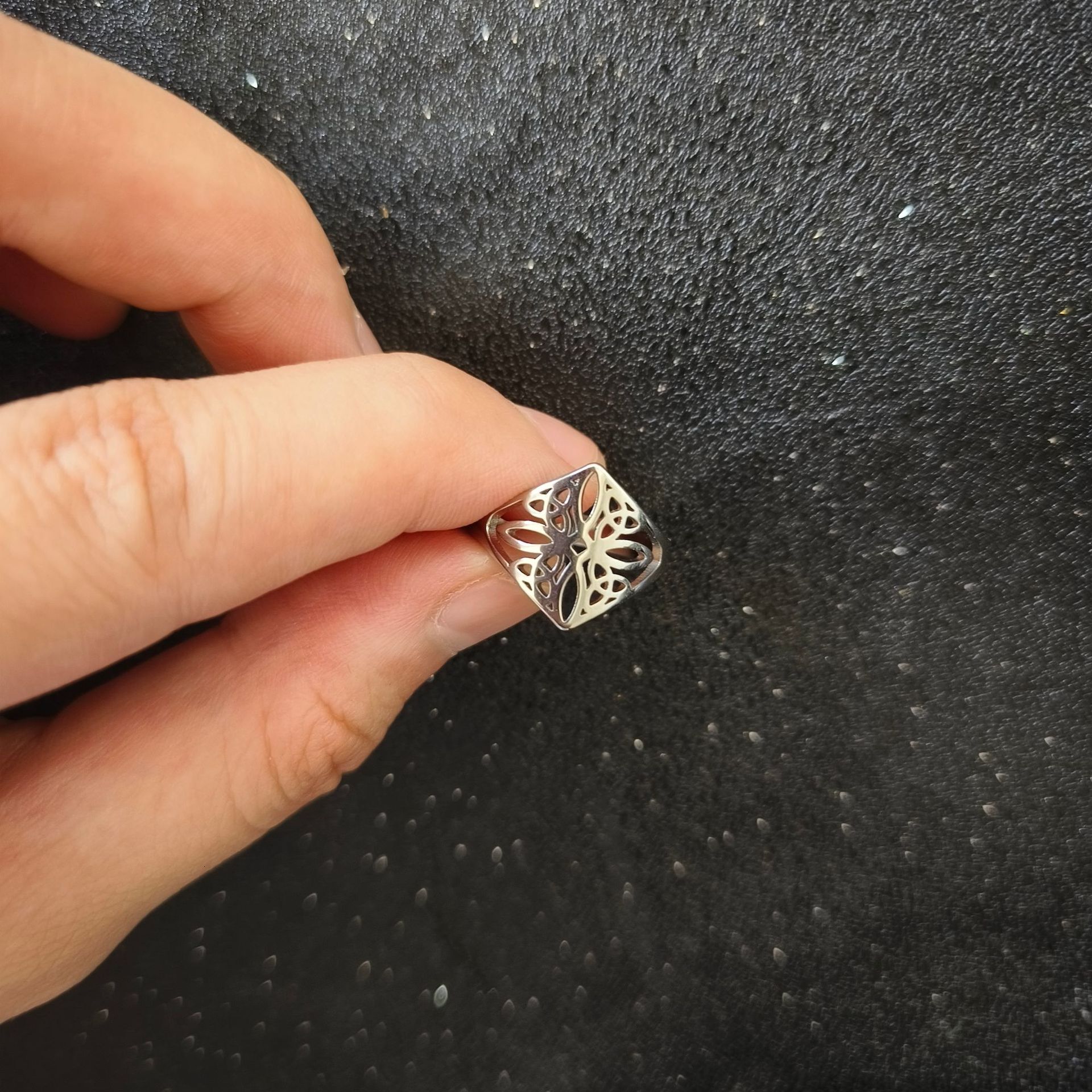 Top Source New Style Fashionable Stainless Steel Square Witch Closed Knot Ring, Gift to Friends, High End