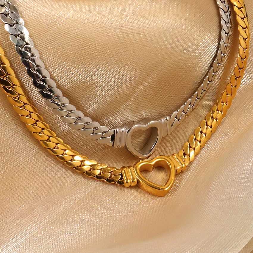 Perisbox stainless steel solid gold Pvd plated short and thick chain hollow heart-shaped necklace Y250408