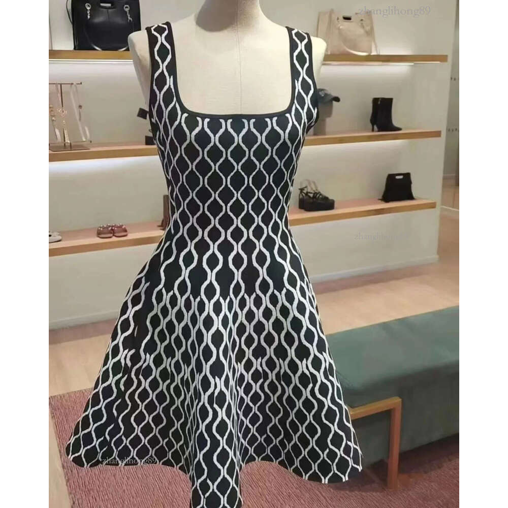 Women's Blue or Black Geometric Jacquard Sleeveless Dress Autumn New Sweet Ladies Slim High-Waisted A-Line Short Robe French 2024 early autumn Ne