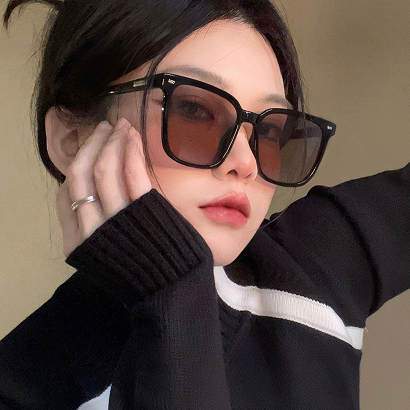 2025 Hot new free shipping designer glasses for mens womens sunglasses Summer New European and American Sunglasses