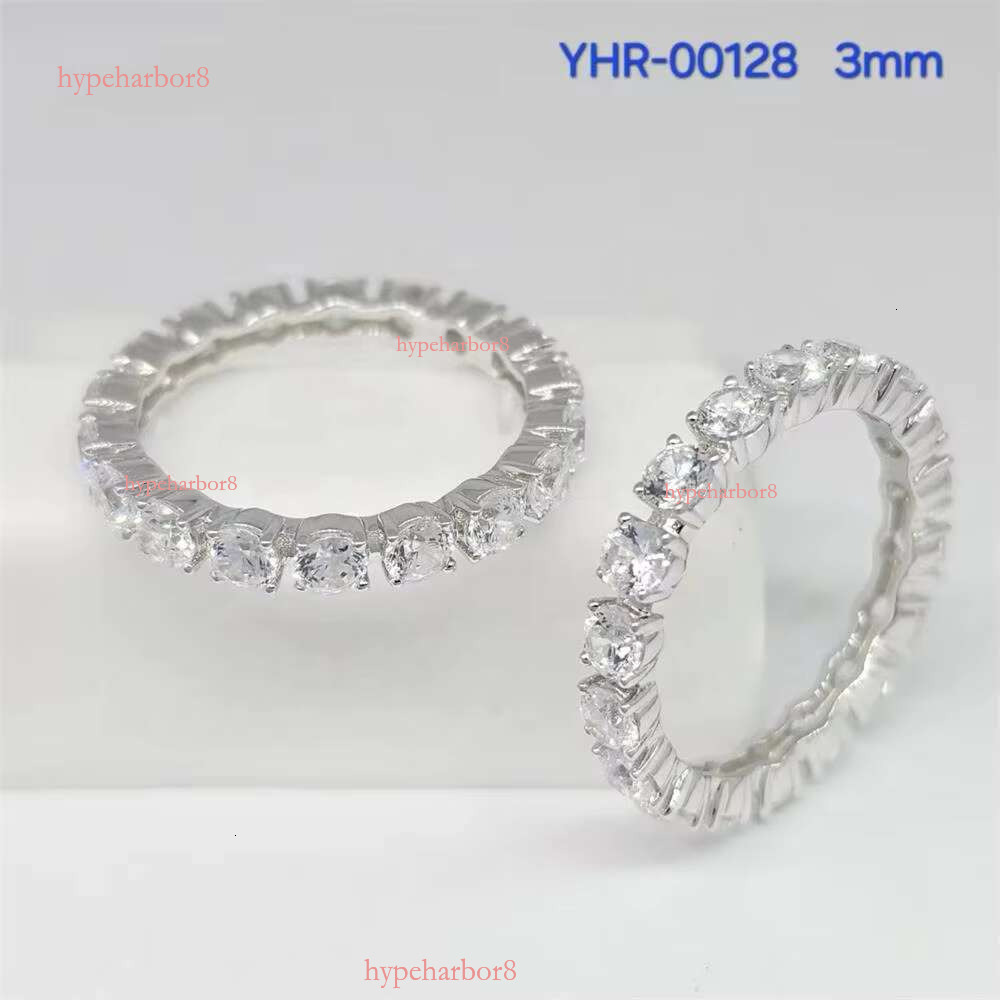 Elegant boutique jewelry, pure silver pyroxene ring, elegant and luxurious product