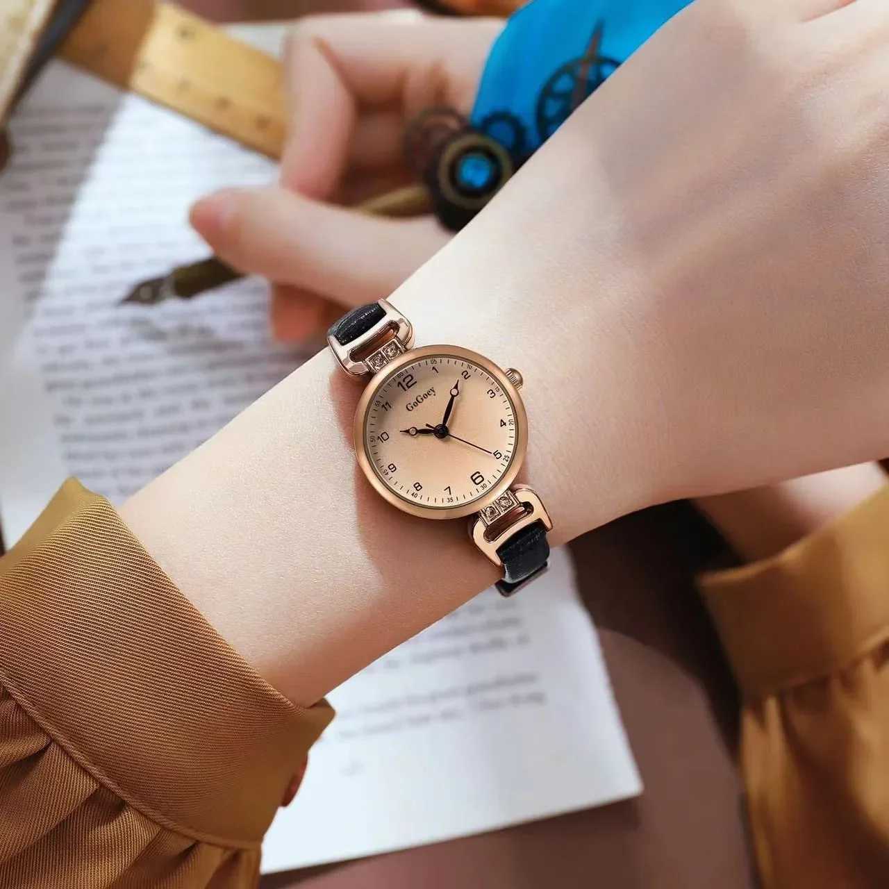 Vintage high-end round dial quartz watch for women PU leather strap watch for fashion simple temperature girls watch giftT250408
