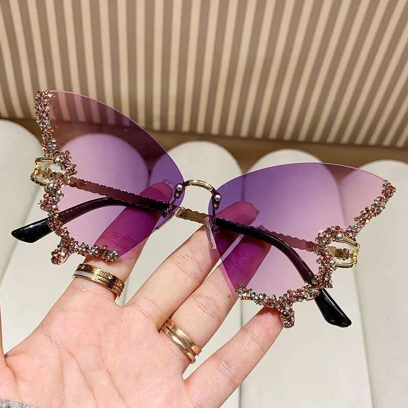 A Pair of Metal PC Trend Ins Net Red Butterfly Glasses Hair Fashion Street Shooting Catwalk Funny Sunglasses New