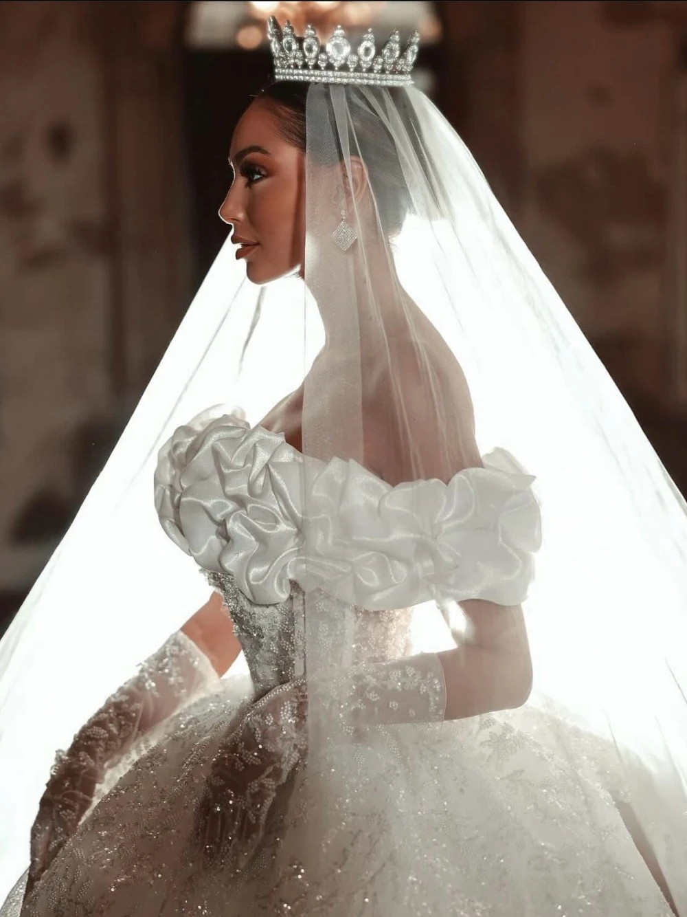 Modern Off the Shoulder Wedding Dress Elegant No Gloves Sequined Ball Gown Floor Length Customized Women Bridal Gown