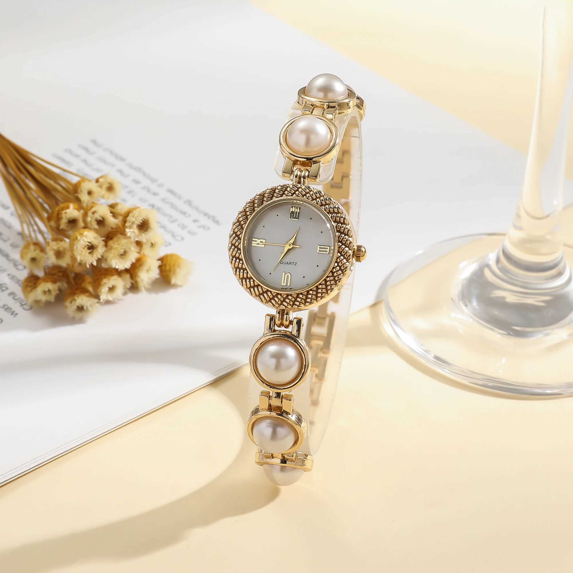 Ladies luxury compact hybrid diamond dot scale small dial pearl steel strip quartz watchT250408