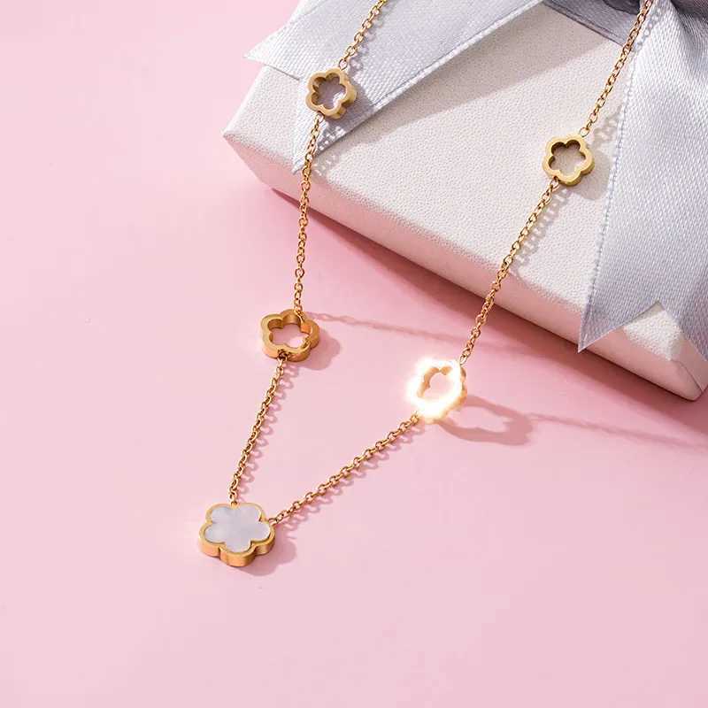 PAXA Fashion Elegant White Shell Flower Charm Pendant Necklace for Women Stainless Steel Necklace for Women Wedding Party Jewelry Y250408