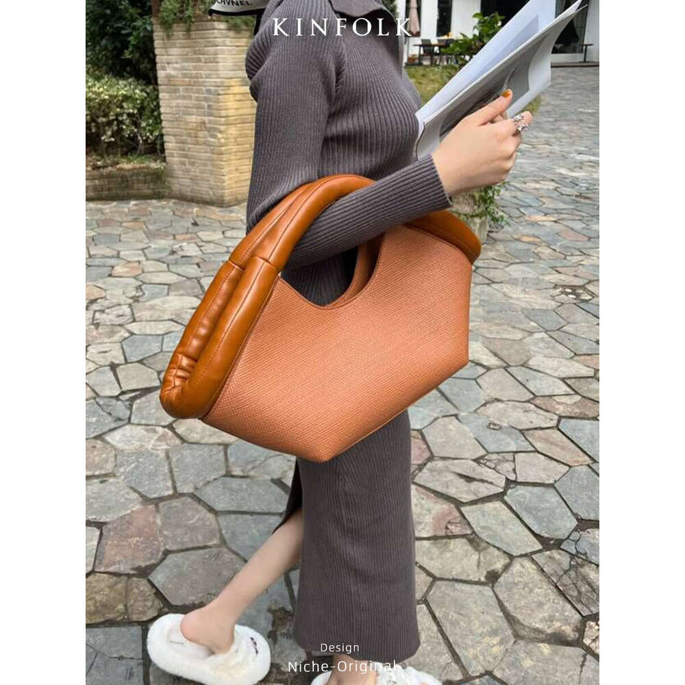 2023 New High End Cotton Filled Handbag With French Unique Design Fan Shaped Vegetable Basket Single Shoulder Crossbody Bag