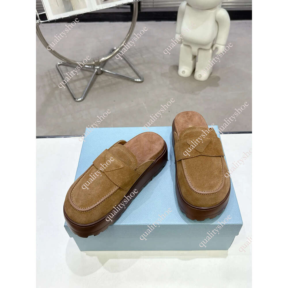 Designer Suede Platform Fashion Crochet Flatform Scuffs Mules Classics Padded Nappa Outdoor Baotou Mule Slipper Inverted triangle cotton slippers