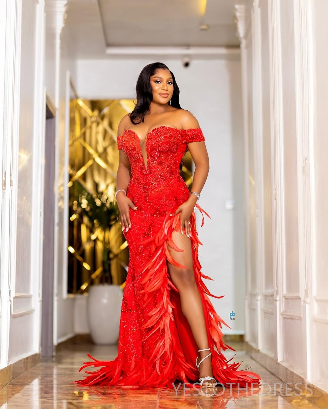 2025 Plus Size Red Prom Dress Mermaid Prom Dresses Evening Formal Gowns Off Shoulder Feather Side Split Beaded Lace Birthday Second Reception Gowns Fo