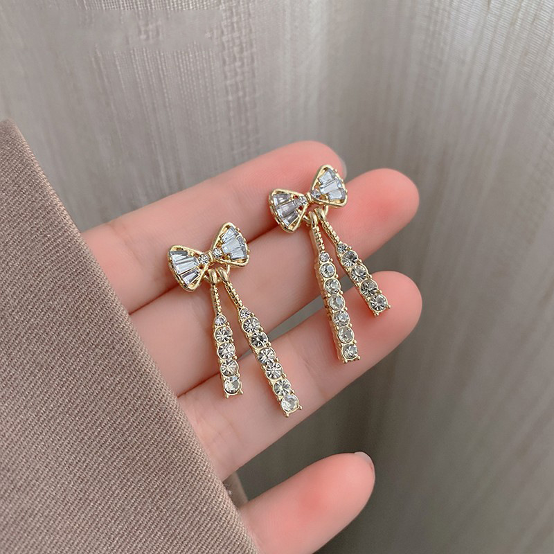 Ladies, take a look Full dia bow tassel earrings, women's niche high-end light earrings