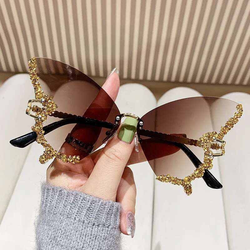 A Pair of Metal PC Trend Ins Net Red Butterfly Glasses Hair Fashion Street Shooting Catwalk Funny Sunglasses New
