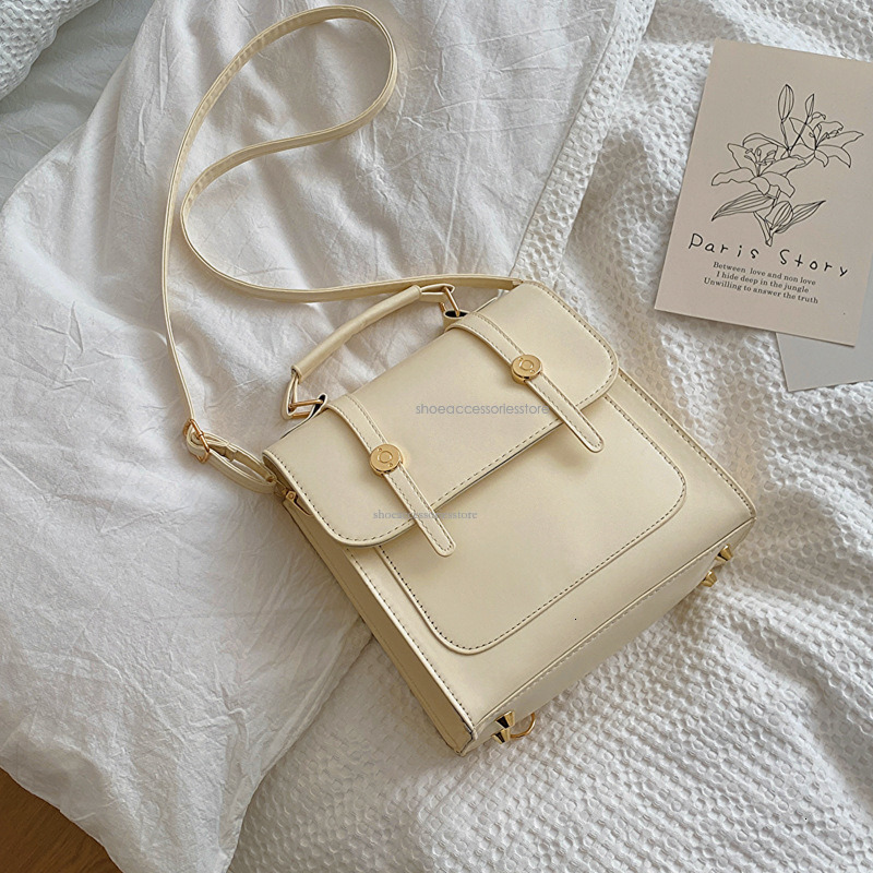 2025 designer's new autumn style casual commuting college style crossbody bag, shoulder bag, fashionable travel Korean version, simple women'