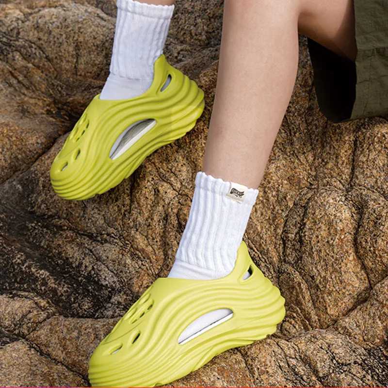 New Arrival Summer womens sandals EVA mens casual shoes hole shoes Clogs sandals family outdoor mens beach smooth shoes large size T250407