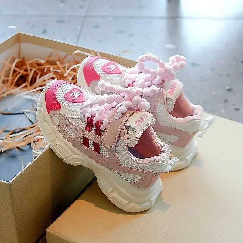 Girls sports shoes candy color childrens sports shoes with sweet heart 2024 new childrens running shoes mesh breathable W250407