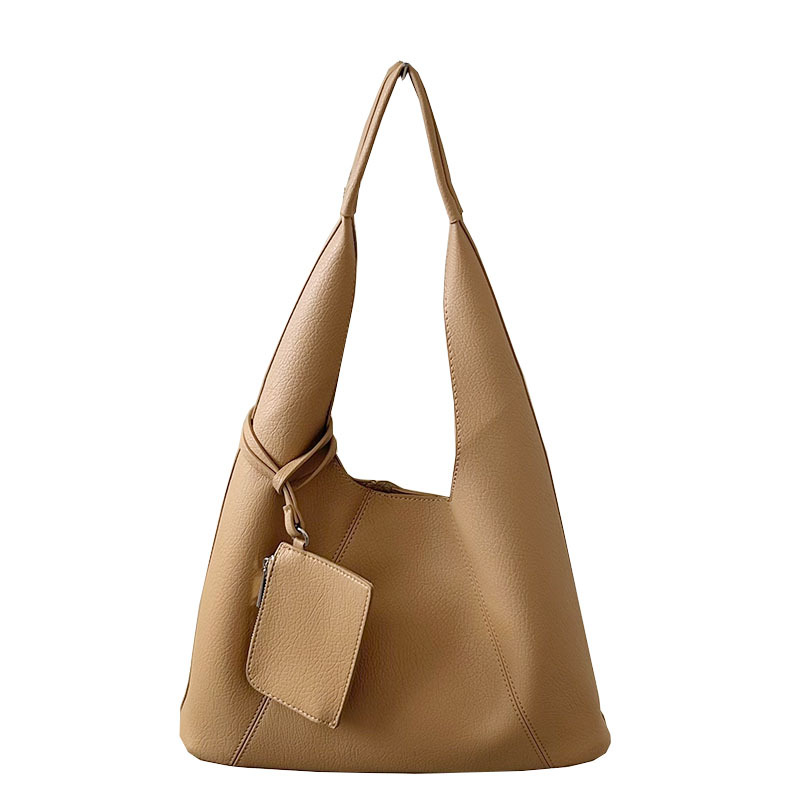 Designers Bag 2025 Trainers Free Shipping New Simple Large Capacity Tote Bucket Female Fashion Commuter Shoulder Bag